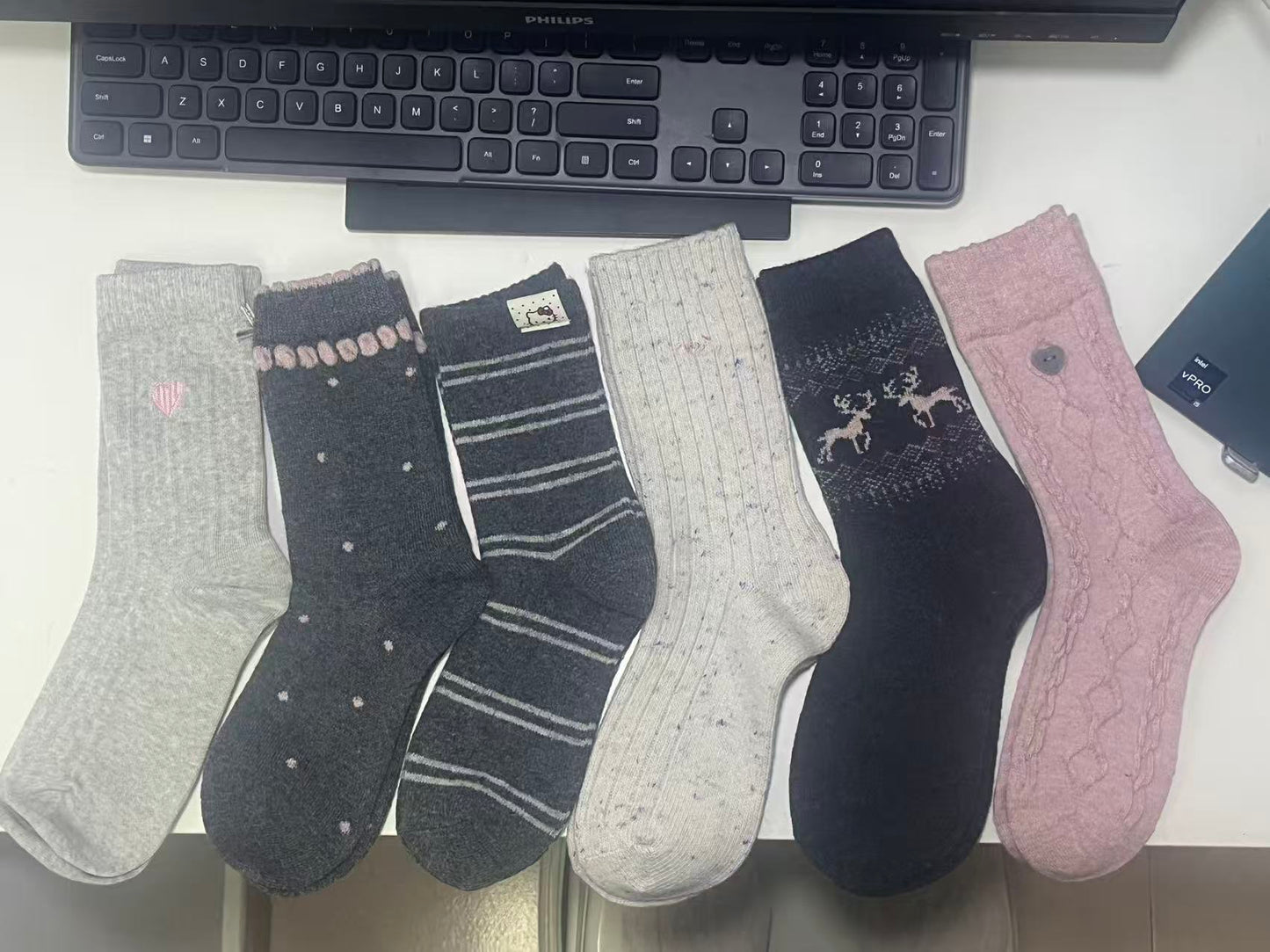 2002 - 6 Pairs Gray & Pink Women’s Crew Socks: Warm Knit Socks with Deer/Velvet Heart Patterns – Cozy Daily Wear for Cold Weather